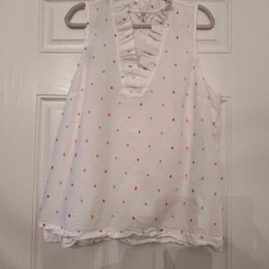 Crown & Ivy White Blouse with V-Neckline and Ruffled Hem